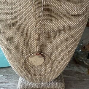 Elegant Gold Pendant Necklace